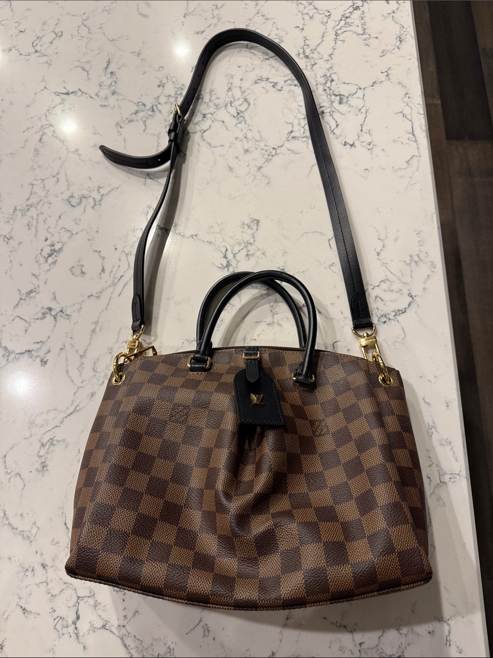 Authentic Louis Vuitton excellent condition, gently used Crossbody bag